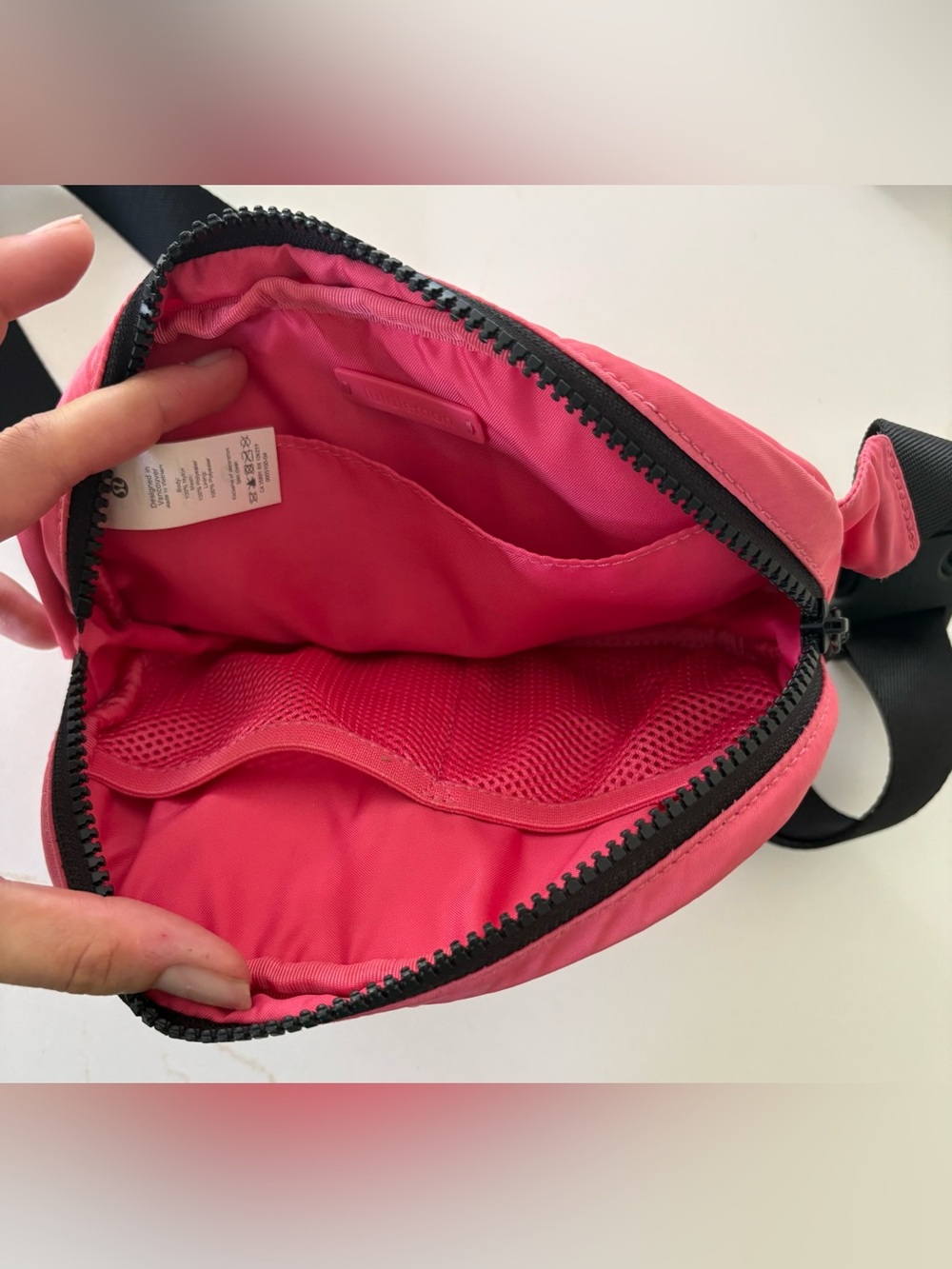 Lululumon crossbody belt bag guava pink - Picture 3 of 5